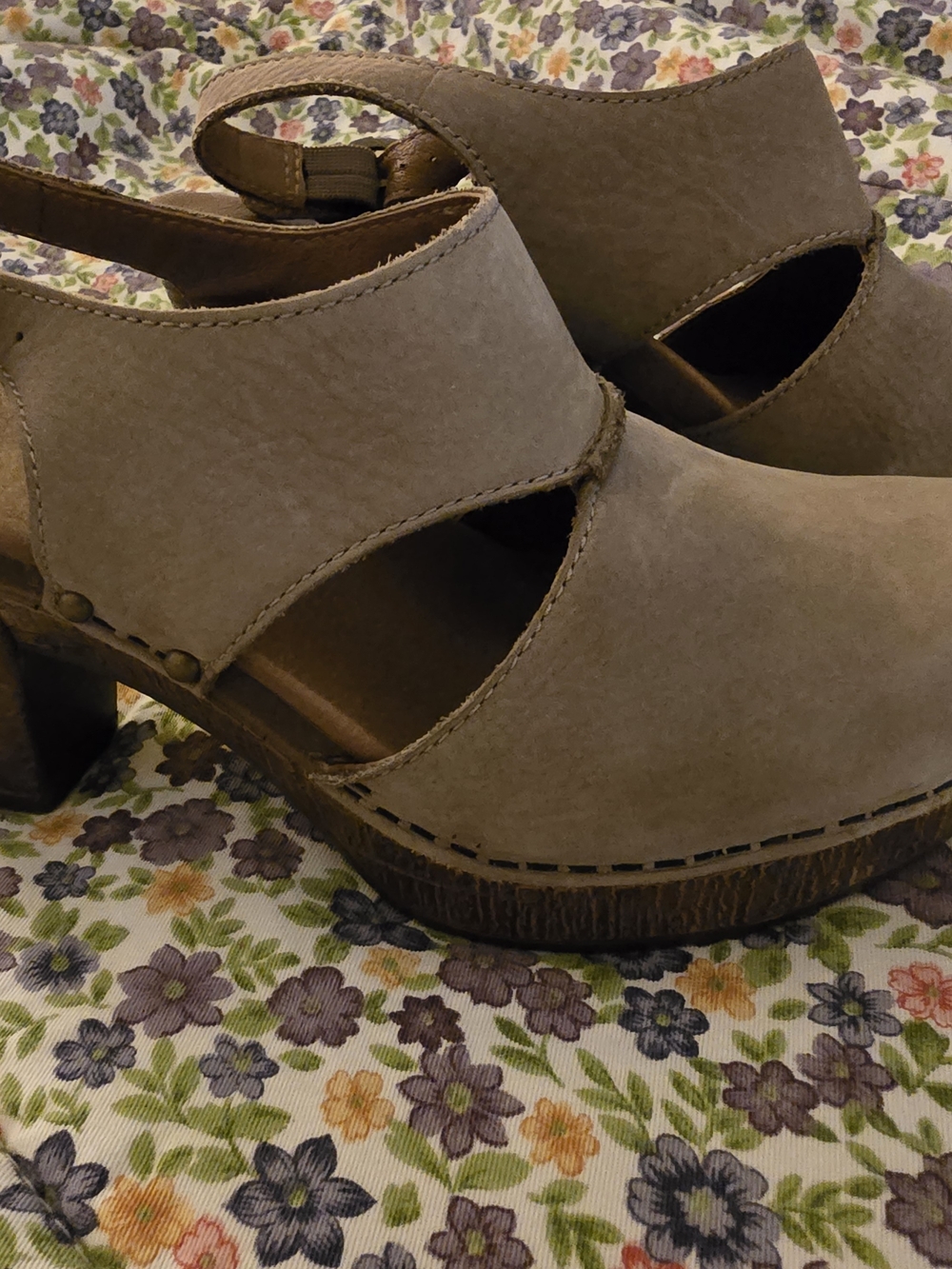 Dansko Riley Taupe Suede Slingback Clogs Size 38 US 7.5-8
